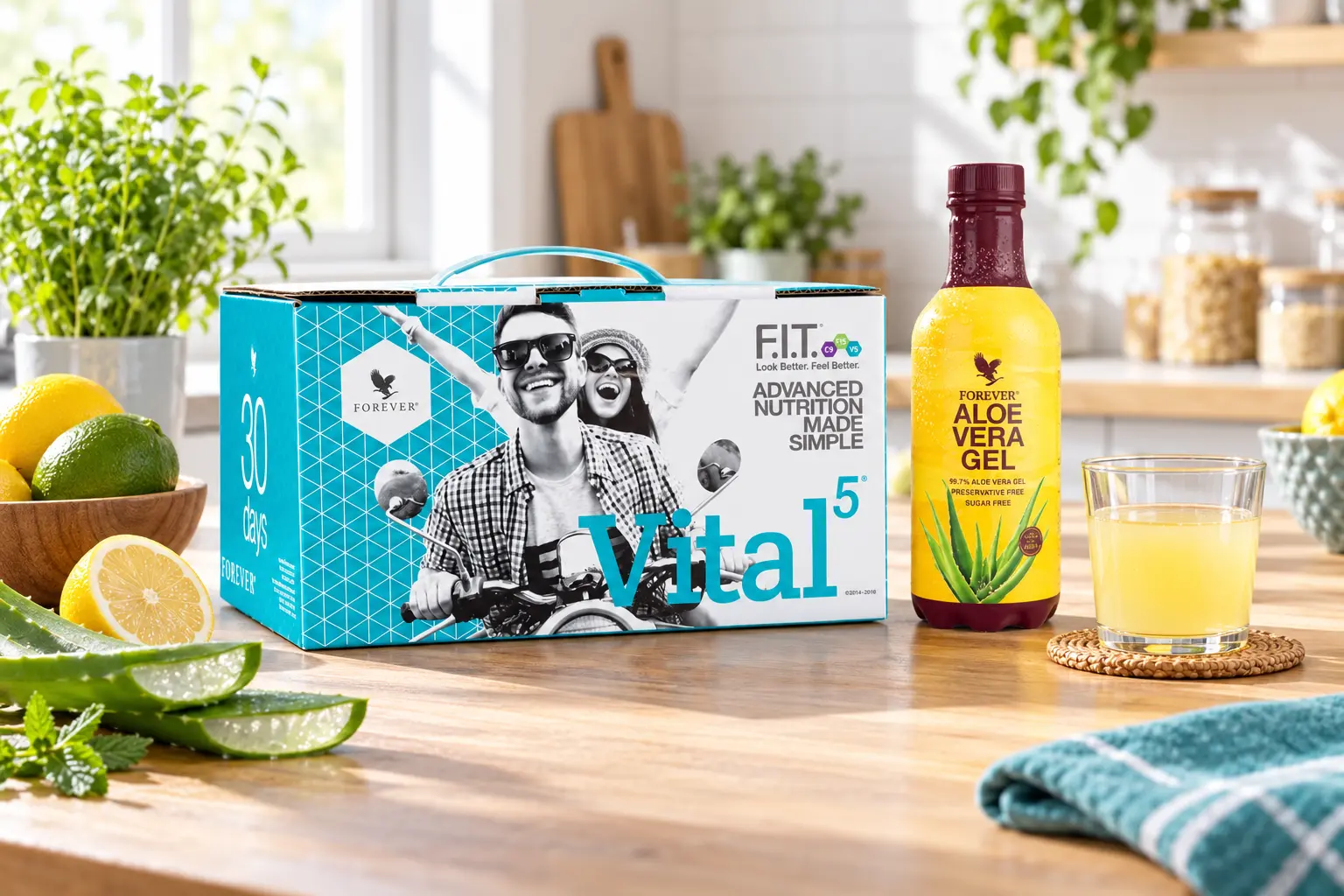 Vital5 mit Forever Aloe Vera Gel in einer Produktaufnahme und einer Alltagsszene